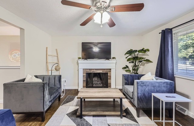 4BD - Hot Tub, BBQ, Games - 10 Mins to Olde Town