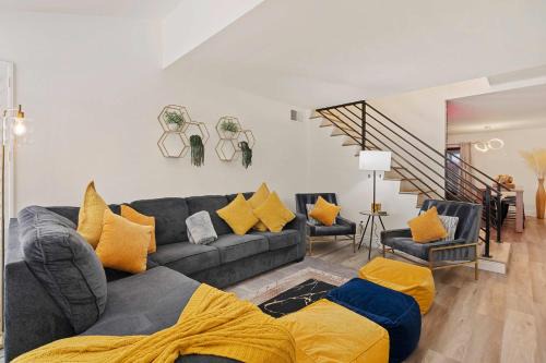 4Bd l Pool & Tennis Access l 5 mi downtown PS