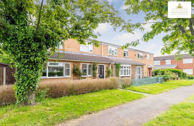 4bed House Stevenage SG1 Free Parking & Wi-fi Families and Corporations Welcome