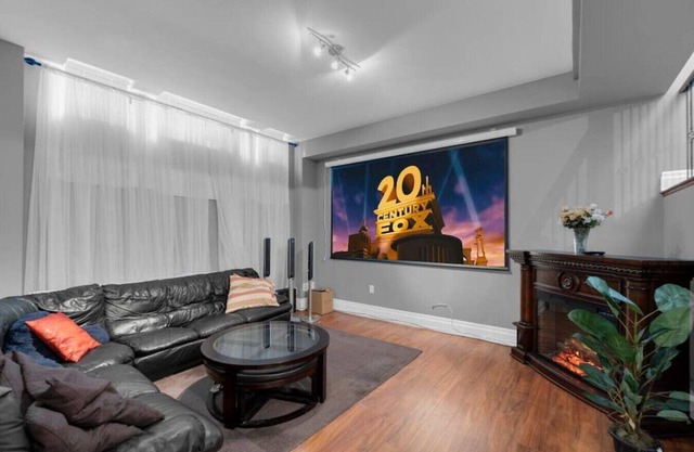 4BR - 10 Min to Downtown & Airport - Gym/Pool Table