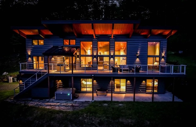 ‼️4BR Mountain Retreat | Hot Tub + 2 Master Suites