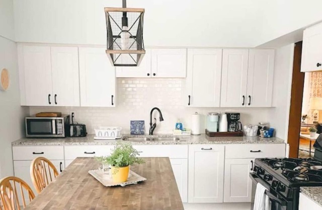 4BR/2BA Home in Charming St. Paul - Sleeps 10!