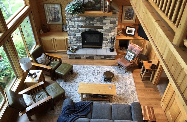 4BR/2BA Lakeside Home ideal for experiencing the beauty of the North Woods