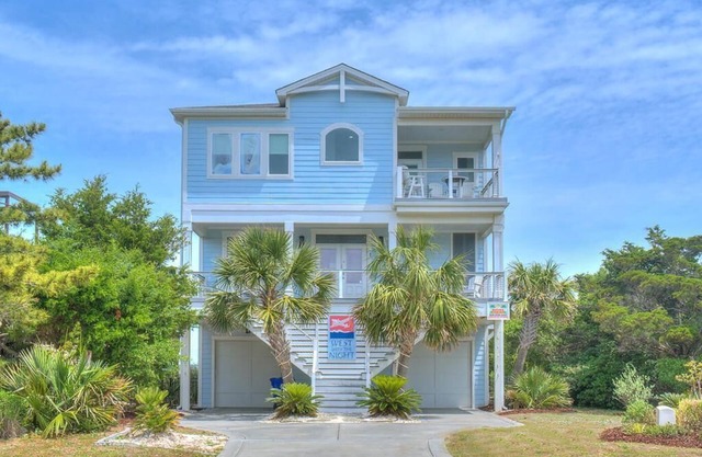 4BR/3.5BA House, 2nd Row with Water Views, Dog Friendly, Sleeps 11