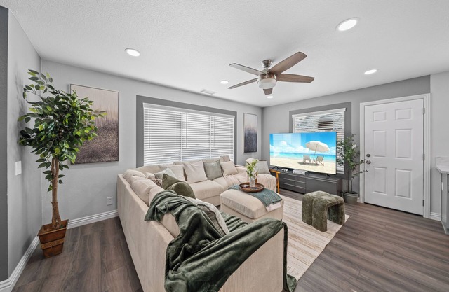 4-Bed 3-Bath House, King Bed, Gated Yard, Parking, Ranch