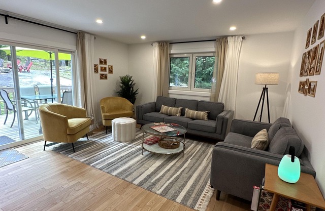 4BR Cottage: Hot Tub, Sauna, Beach Access, Parks