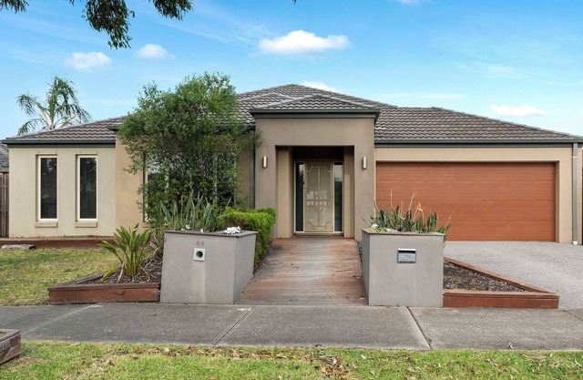 4BR Designer Stunning House for 8 in Tarneit
