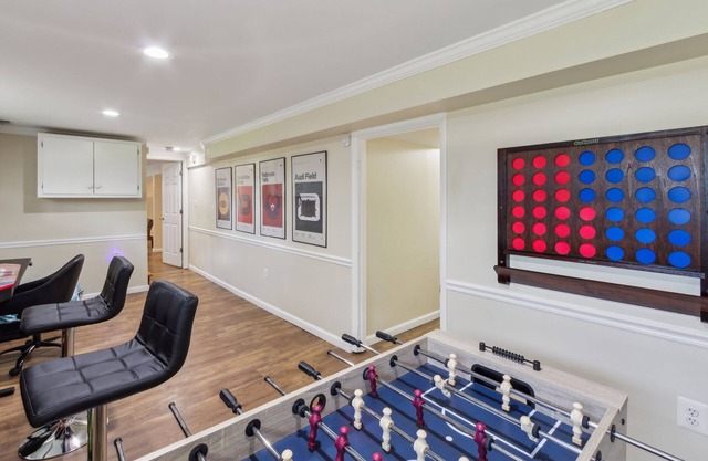 4BR Family Getaway w/ King Bed + 5 TVs, Mins to DC/OldTown,Gameroom,Pet Friendly