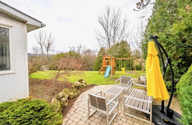 4BR Family Home - Spacious Backyard with Playground