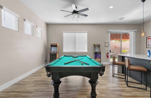 4BR Funhouse: Hot Tub, Ping Pong + Game Room!
