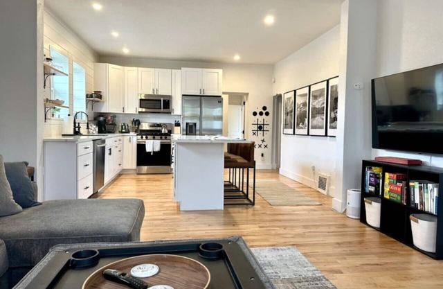 4BR Highlands Home - Modern Style & Comfort