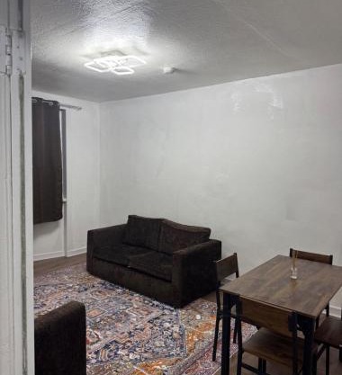 4BR Home near Airport & City Centre Free Parking