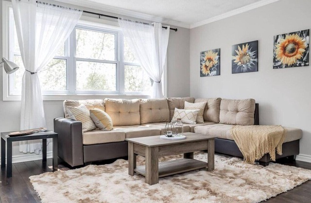 4BR Home w/ Hot Tub, Firepit Near Innisfil Beach