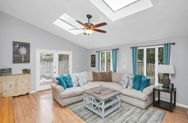 4BR on Henderson - Walk to USC