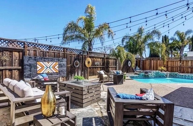 4BR Pool Oasis | Hot Tub + Firepit