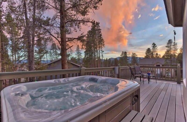 4BR Retreat -Hot Tub, Grill, Deck, Near Ski Cooper