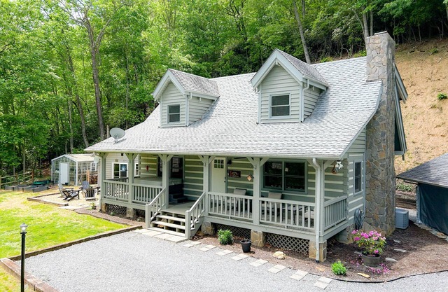 Amazing Grace Cabin - How Sweet it is in the Smokies! Cherokee | Bryson City