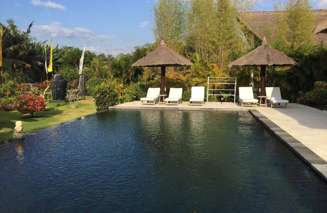 4BR Beachfront Tropical Villa en Umeanyar