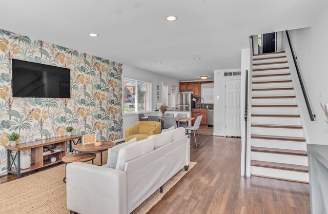 4BR Tropical Oasis, Free Parking