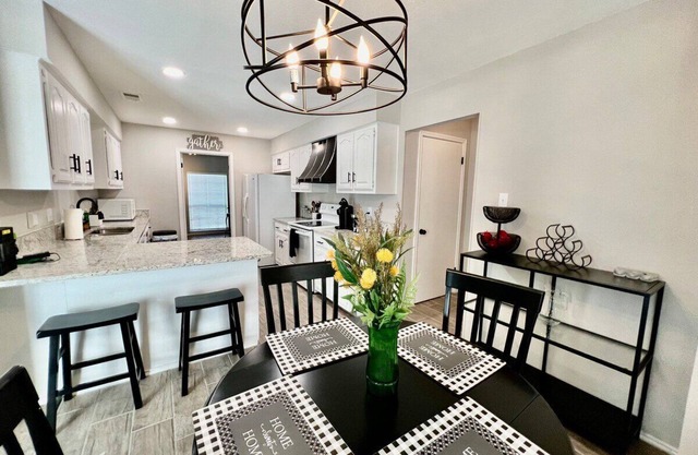 4BR Universal City Furnished Relocation Stay Near Randolph AFB Wi-Fi W/D