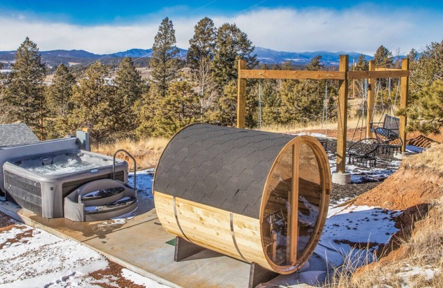 NEW 4BR w/ Mountain Views, Hot Tub, Sauna, Arcade