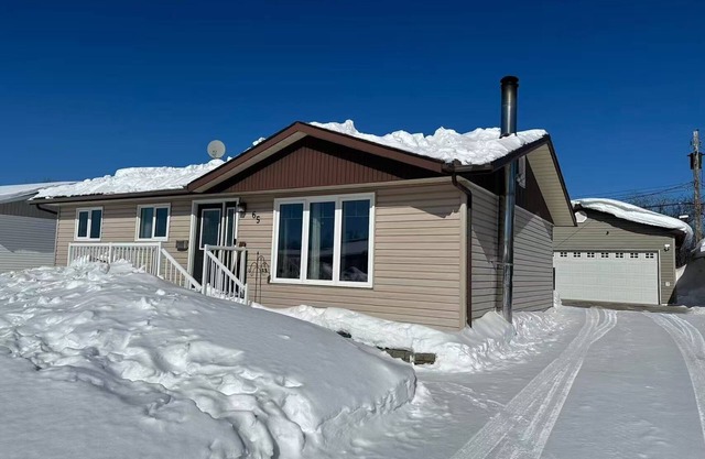 4BR w/ Wine Fridge, Bar, Patio, Parking, Laundry