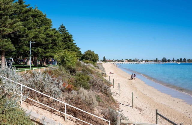 4BR Walk to the Beach Family Retreat