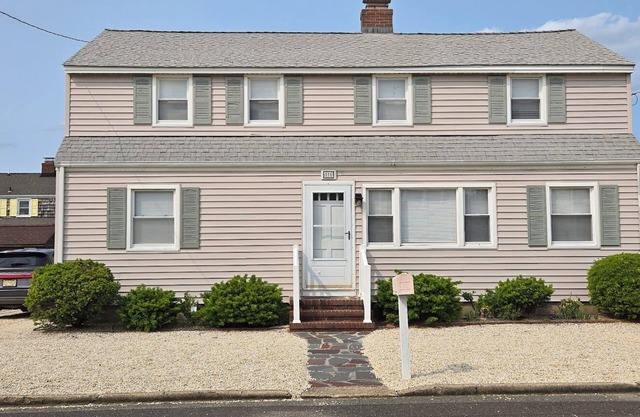 4th house from the beach!