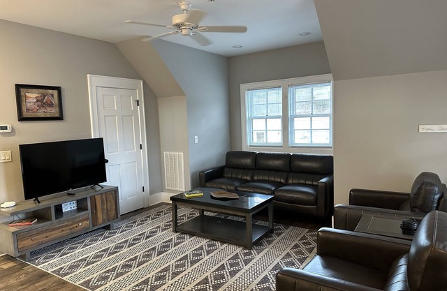 4th Street Market - Walk to Town Apartment in Highlands NC