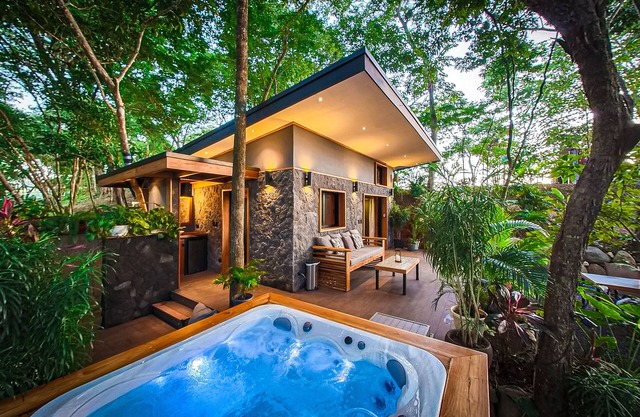 4x4 ONLY / Luxury Jungle Experience in a TinyHouse + Jacuzzi