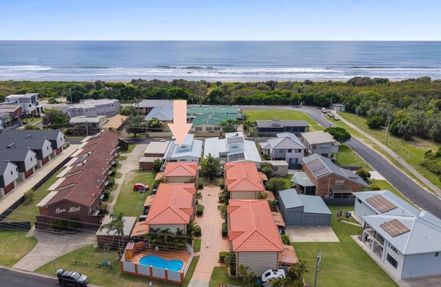 5/4 Flame Street - A Beachside Escape