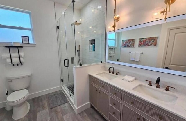 5/4 King bed LUX Arcade near WP/CP & DT Orlando