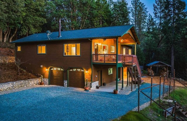 5 Acre Family Retreat with Modern Comforts, Exploration & Endless Adventure