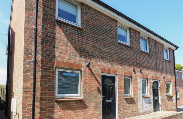 5 ASHCROFT MEWS, pet friendly, with a garden in Seaham