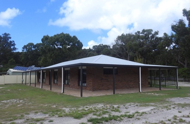 5 BdR House Orchid Beach Fraser Island - sleeps 16 - bring the boats! Full Wifi