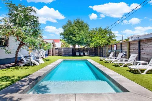 5 Bed 3 Ba Beach House w Private Pool