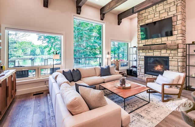 5 bed 3 bath cottage on Lake Muskoka, Level, Shallow, Sandy!