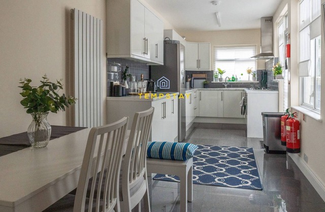 5 BED/4 BATH @ WEMBLEY STADIUM & FREE PARKING
