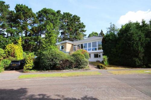 5 Bed House - Pool - Hot Tub - Sauna - Pool Table - Near New Forest and Beach - Sleeps 12