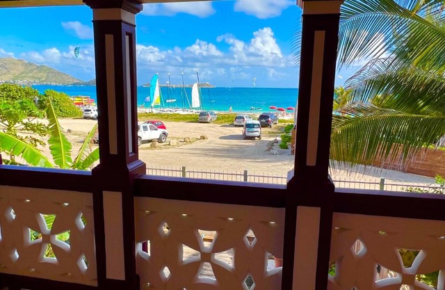 5 bed-rooms Front-Beach apartment at Orient Beach