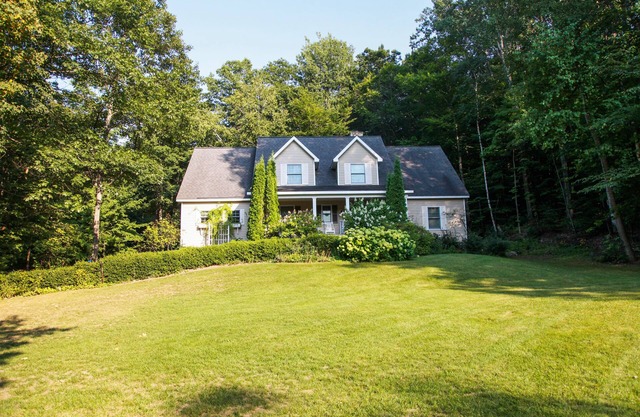 5 bedrm 5.5 ba home-wooded setting-Lake Leelanau-Air-Pet ok-Hot Tub