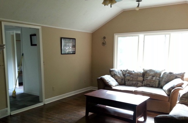 5 dormitorios, 1. 5 baños, entorno privado, a pie de la playa y minutos de Grand Haven
