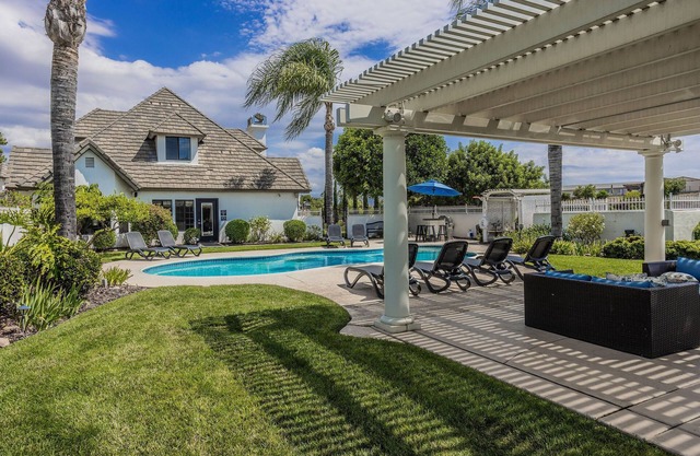 ESTADO DE PAÍS DE VINO DE LUJO CON PISCINA, VISTAS Y VIÑEDOS!