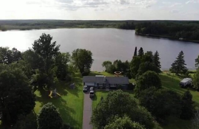 5 bedroom 3- bath 8 people capacity pontoon included in Winter Wis.