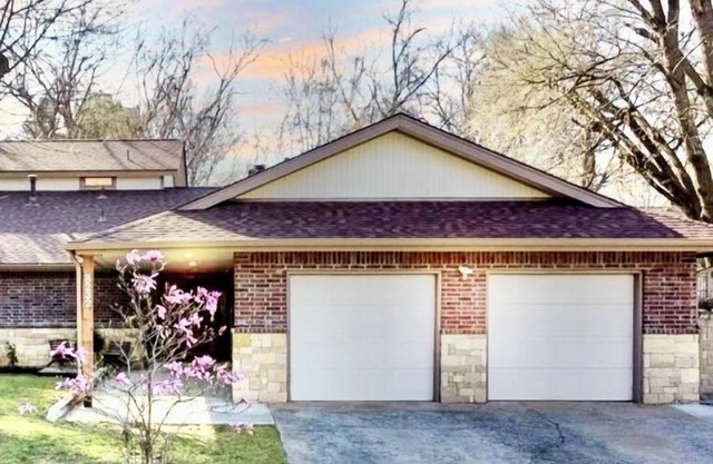 5 bedroom 3 bath hot tub. 7 beds 6 cars parking and fenced yard .