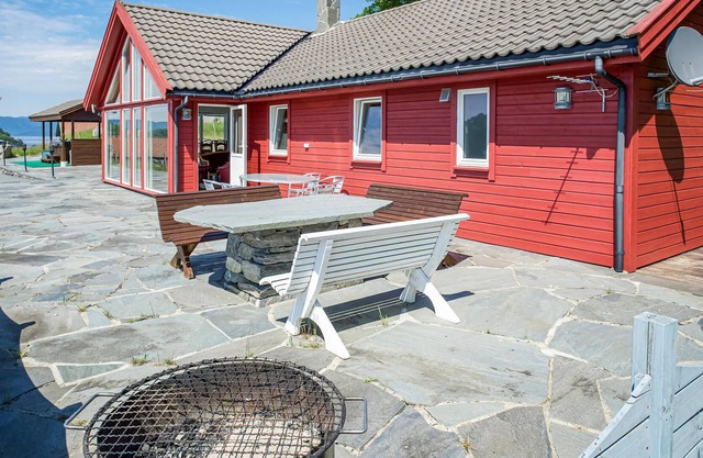 Alojamiento de 5 habitaciones en Sjernarøy