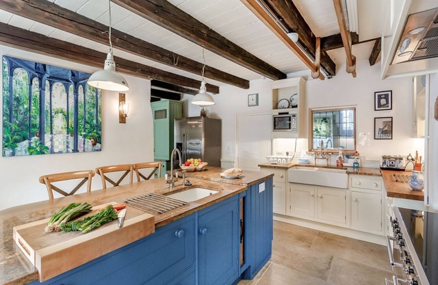 5 bedroom accommodation in Bempton