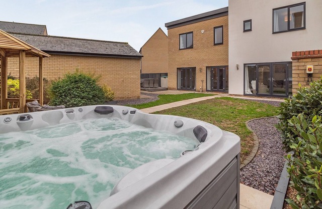 5 bedroom accommodation in Ipswich