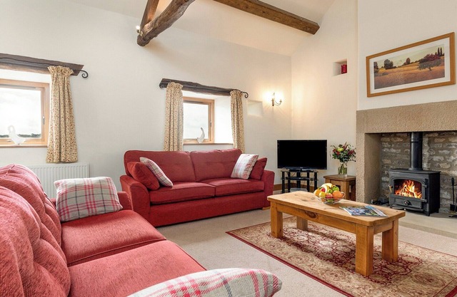5 bedroom accommodation in Litton, near Buxton