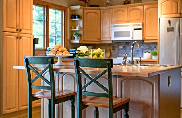 5 Bedroom Cottage on Lake Rosseau | Boathouse, Water Toys and Sandy Beach